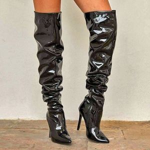 Female knee boot